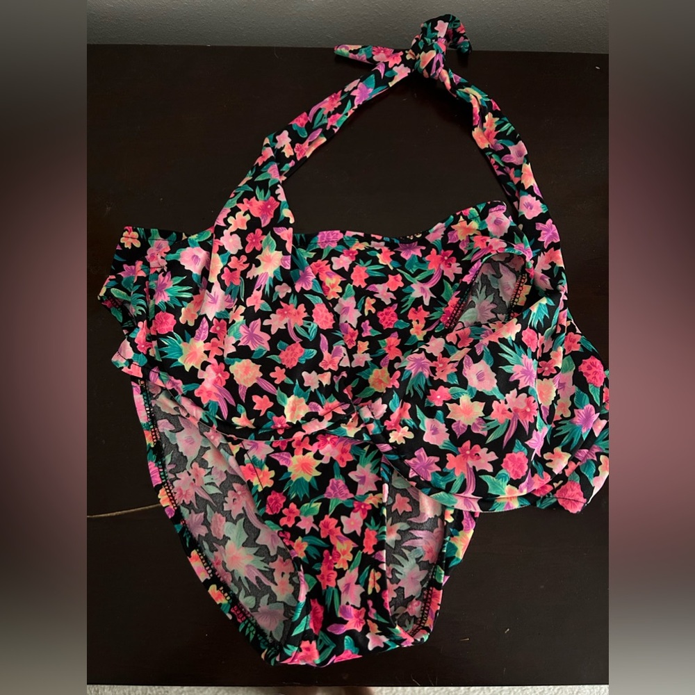 bright floral 2 piece bathing suit set!